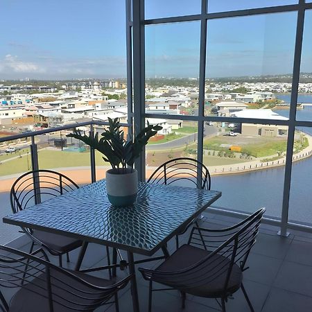 Salt At Oceanside Hotel Kawana Waters Buitenkant foto